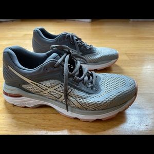 ASICS GT 2000 women’s sneakers